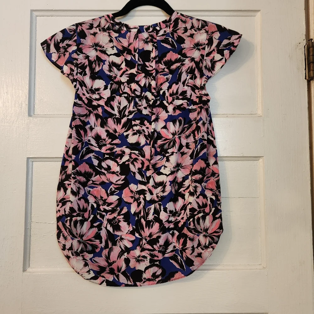 J. Crew Women's Blouse, 100% Silk, Pink & Blue Floral Cap Sleeve V-neck Sz 0 EUC